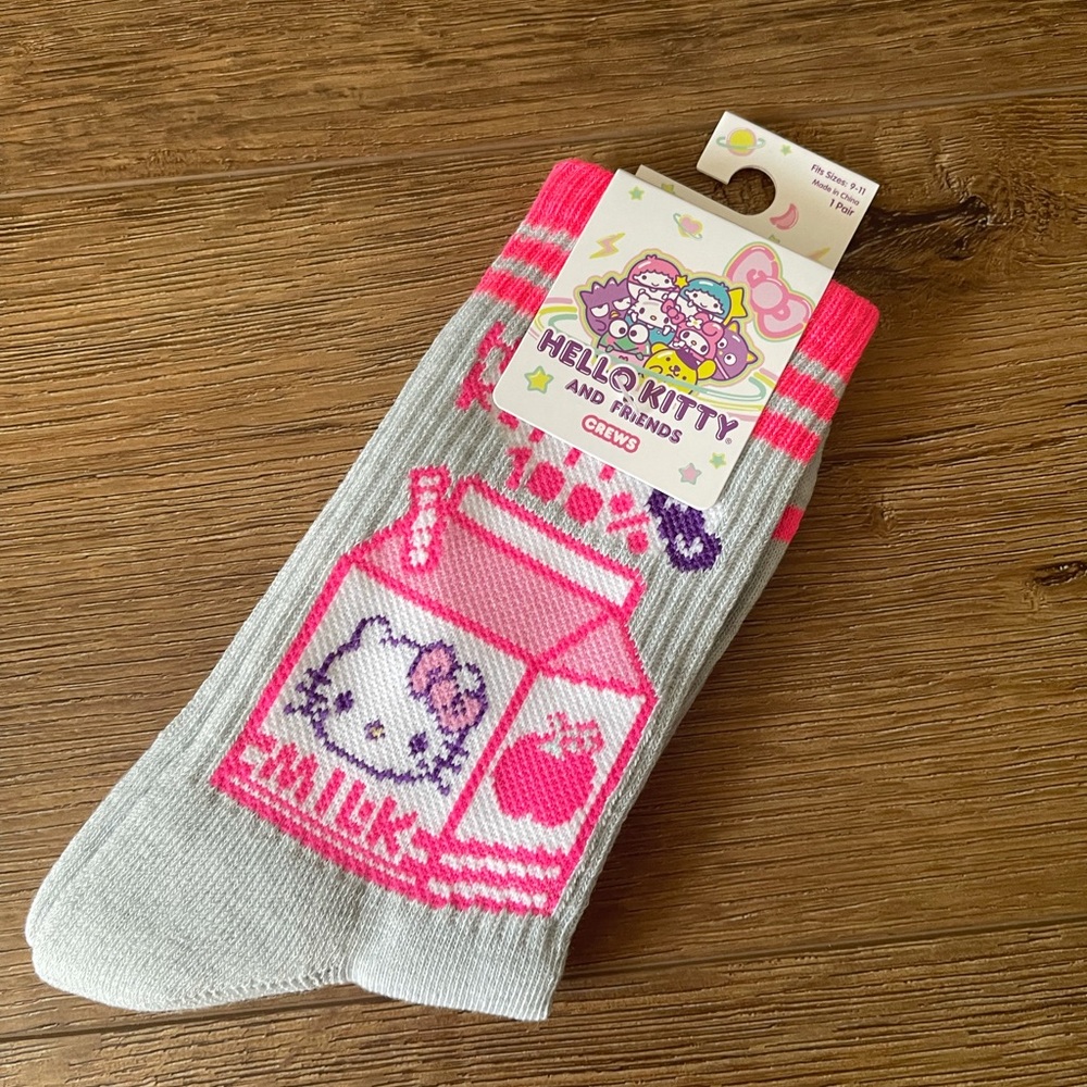 HELLO KITTY-NWT Women’s Crew Socks